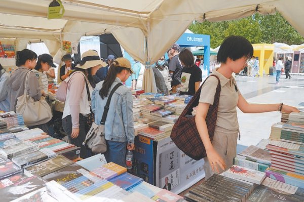 恒正网配资 北京书市累计接待读者80余万人次